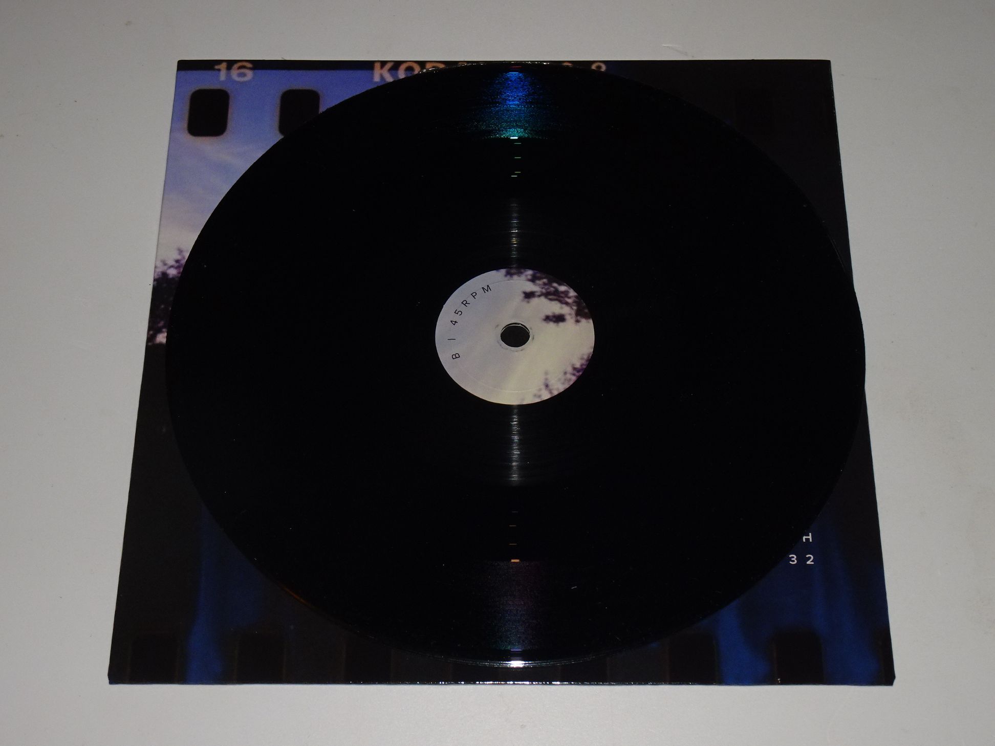 MAGIC ARM: Good Views Near North NEW ltd Feral Child 7" - Image 2