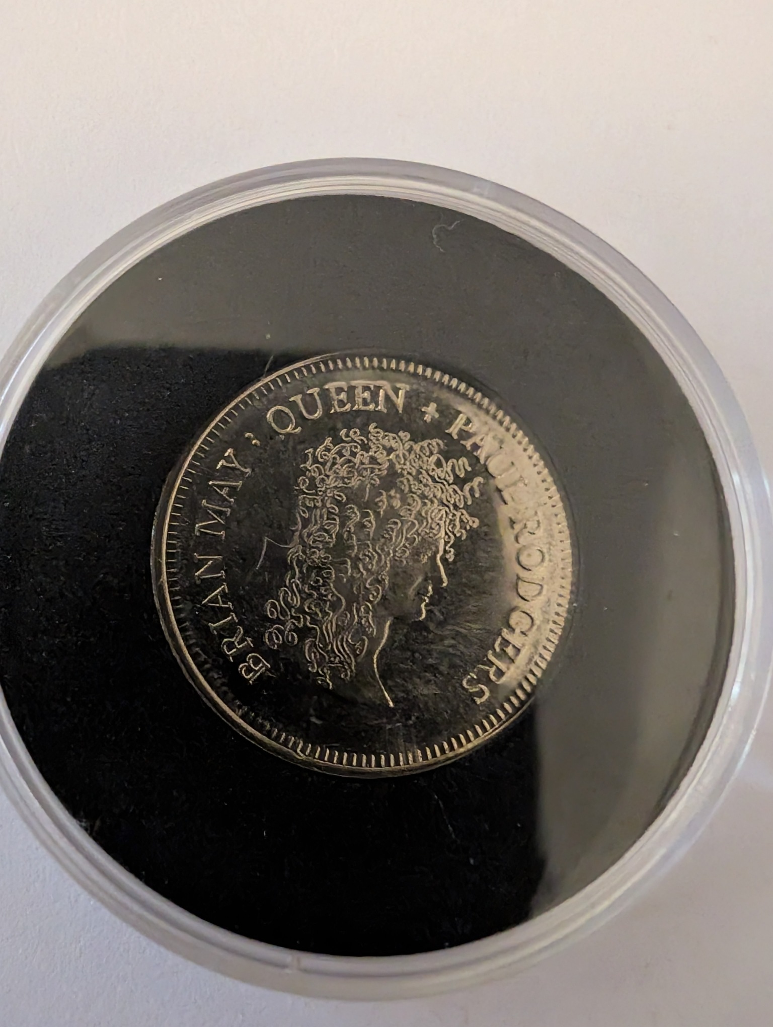 Queen & Paul Rodgers: Official Sixpence Coin Plectrum Brian May - Image 2