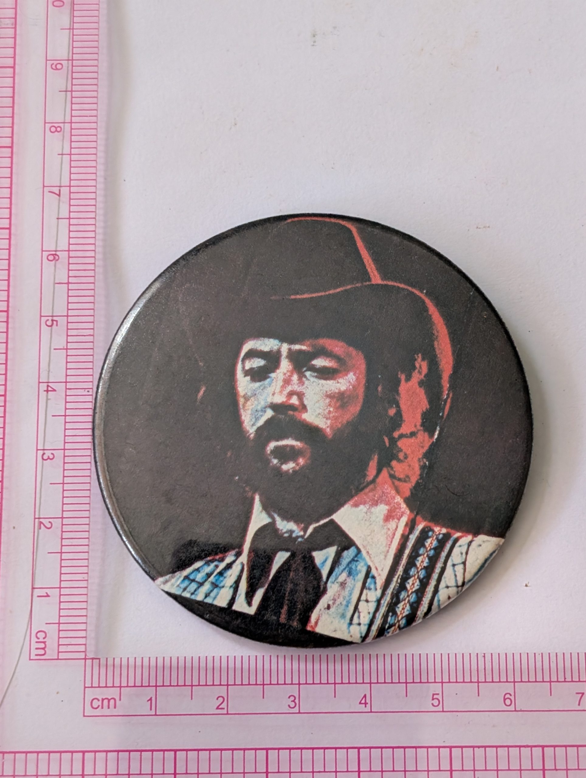 Eric Clapton: Closeup Large Vintage 1970s Badge/Button - Image 3