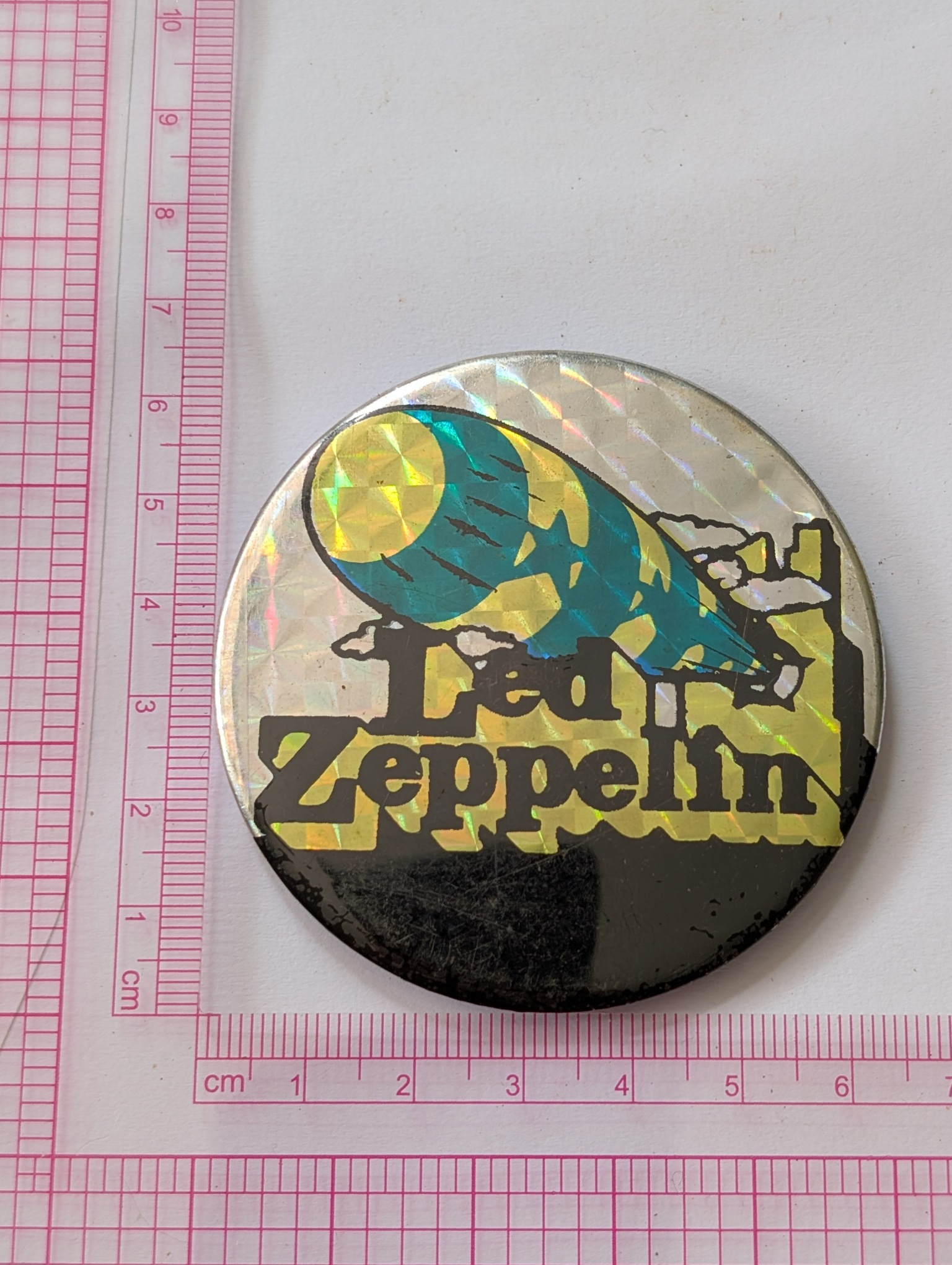 Led Zeppelin: Large Hologram Vintage 1970s Badge/Button - Image 3