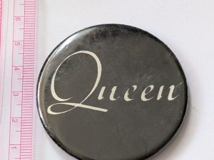 Queen: Large Black/White Vintage 1970s Badge/Button
