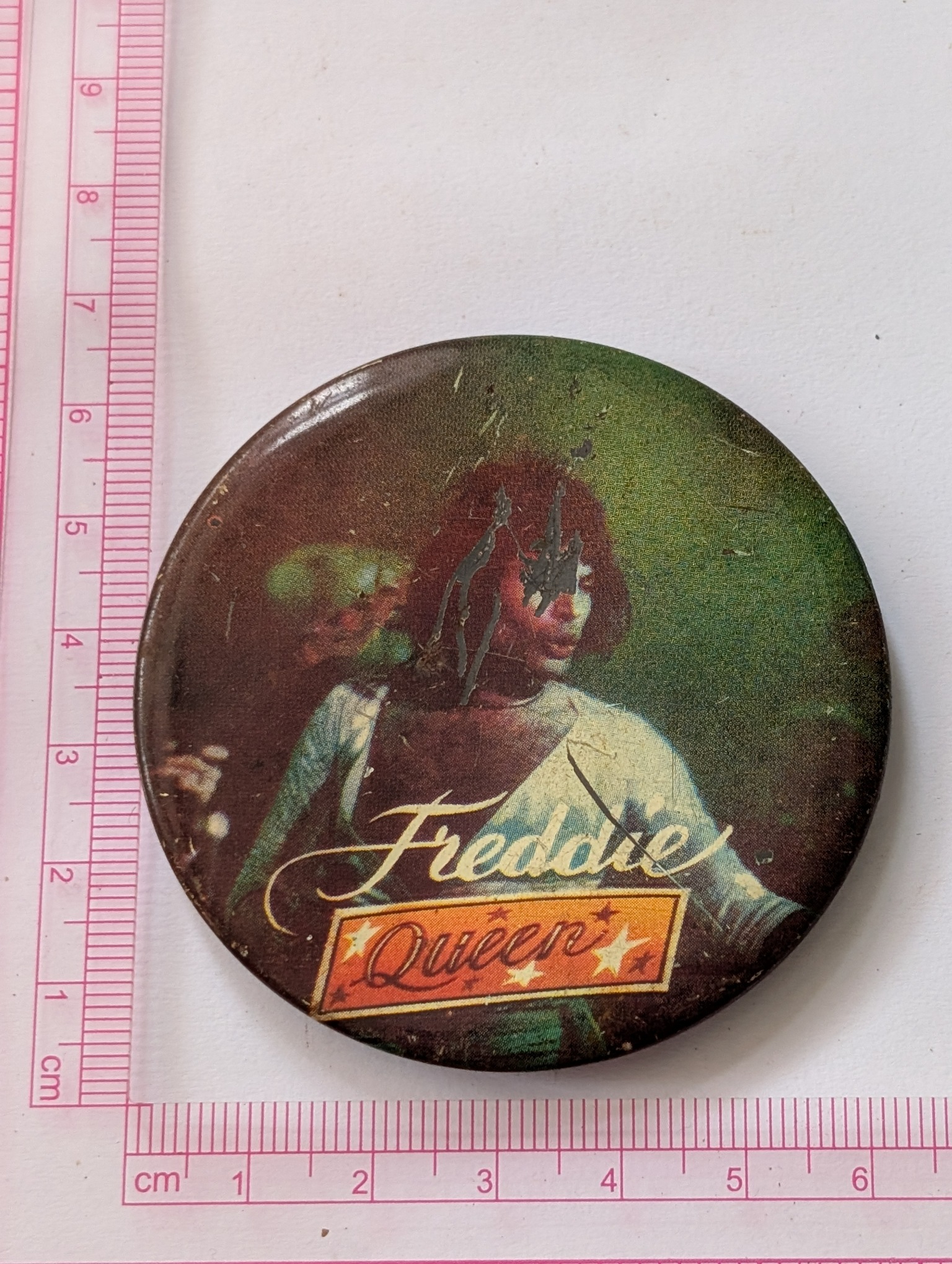 Queen: Large Freddie Mercury Vintage 1970s Badge/Button