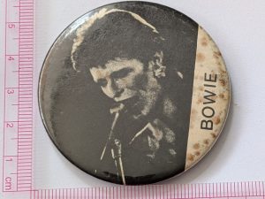 David Bowie: Large Closeup B&W Vintage 1970s Badge/Button